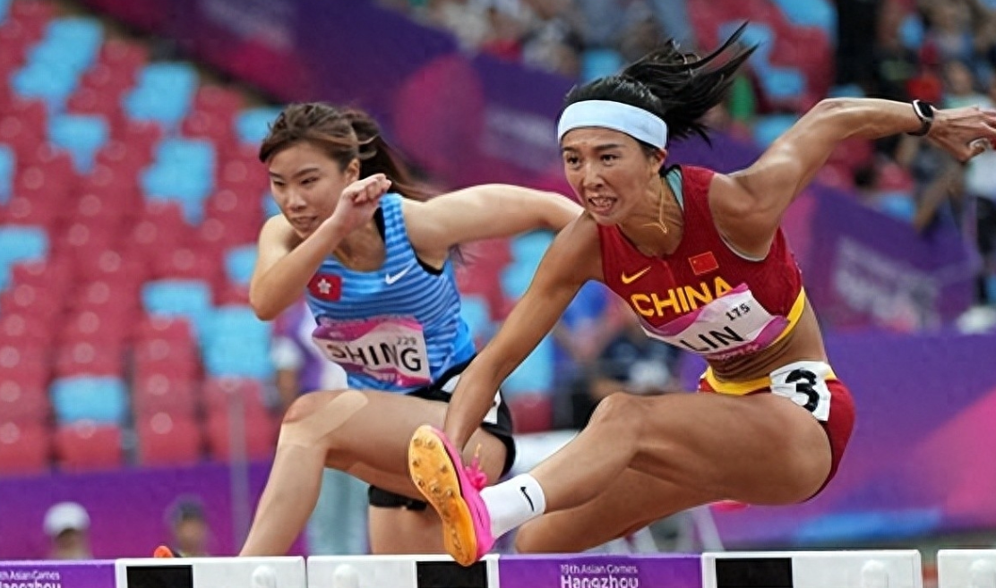 开云体育-包含费德勒重返赛场，夺冠首场状态出色，公牛观众沸腾！赛场气氛高涨的词条