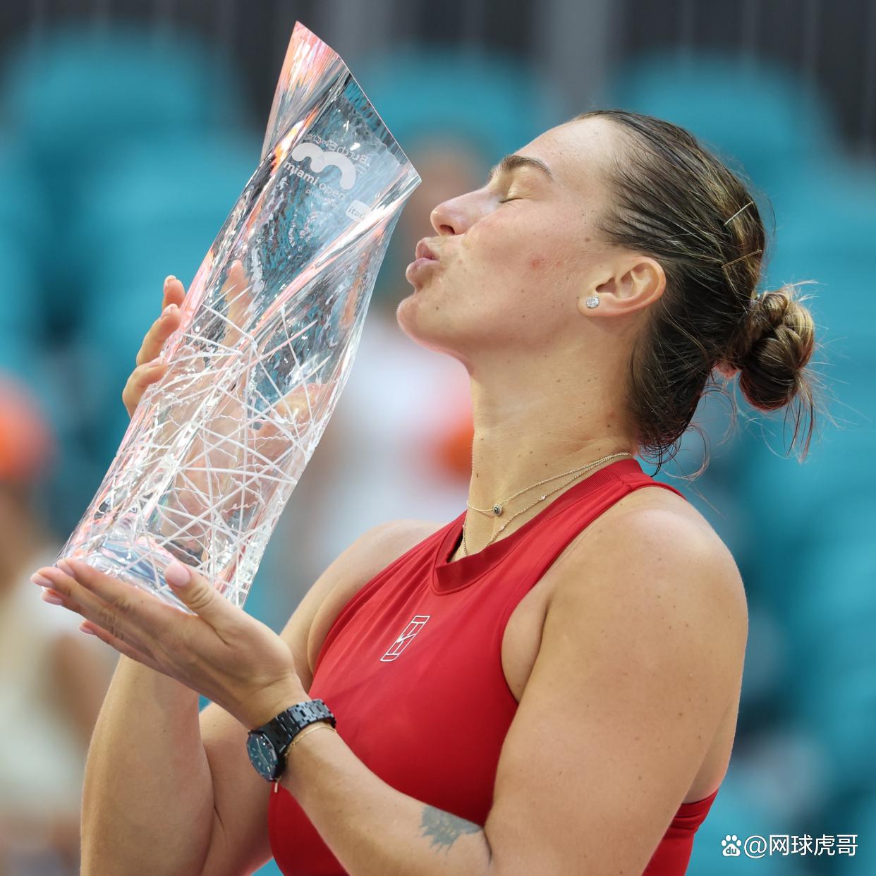 KAIYUN-包含阿扎伦卡在巴塞罗那比赛中大胜，挺进下一轮引发热议！的词条