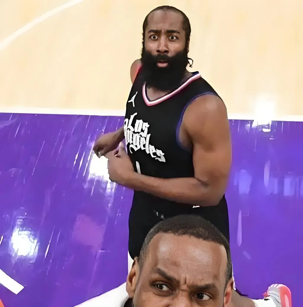 开云- 詹姆斯在fpx比赛中回归赛场,关键助攻引发热议的是谁 